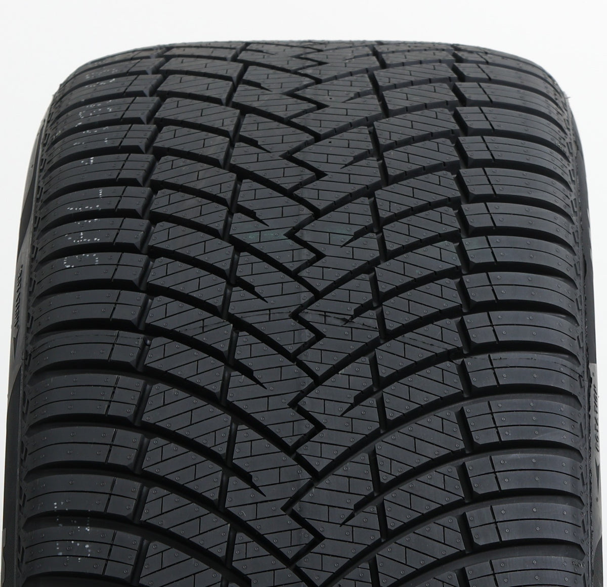 Pirelli Scorpion WeatherActive   235/65R17 104H